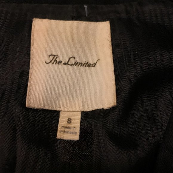 The Limited Short Cap Sleeves Button Front Top - Picture 5 of 7